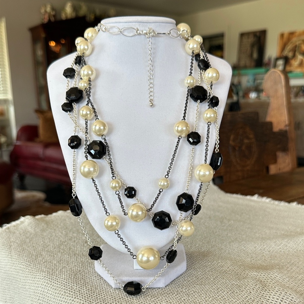 NRT (Avon) Silver Tone Black Faceted Glass Beads and Faux Cream Pearls Necklace